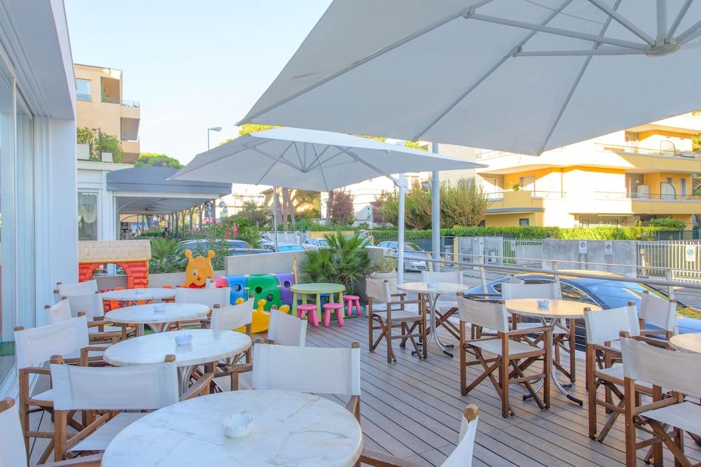 Hotel Giulietta Riccione Exterior foto